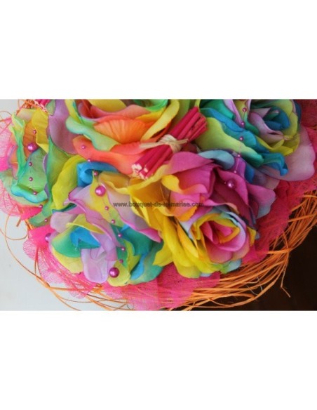 UNIQUE Bouquet de mariée rond thème ''arc en ciel'' roses, perles et  tulle UNIQUE Bouquet de mariée rond thème ''arc en ciel'' roses, perles et  tulle