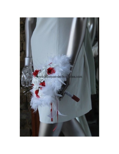 Bouquet de mariée ROND blanc et rouge avec roses, perles et plumes