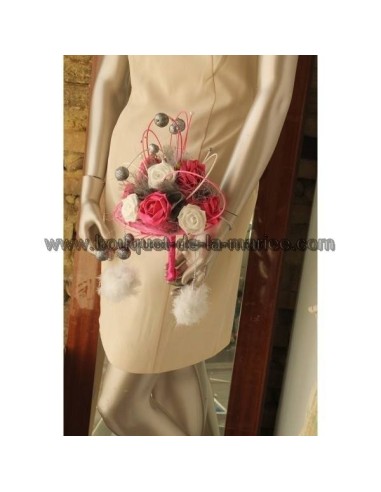 Majestueux Bouquet Mariée thème fuchsia, blanc, boules rotin