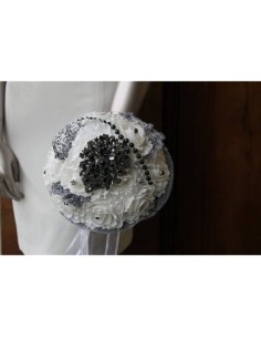 UNIQUE Bouquet de mariée fait main noir, blanc broche et strass! 2