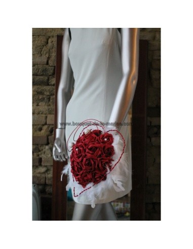 Bouquet de mariée, boutonnière thème "cœur" avec roses et plumes