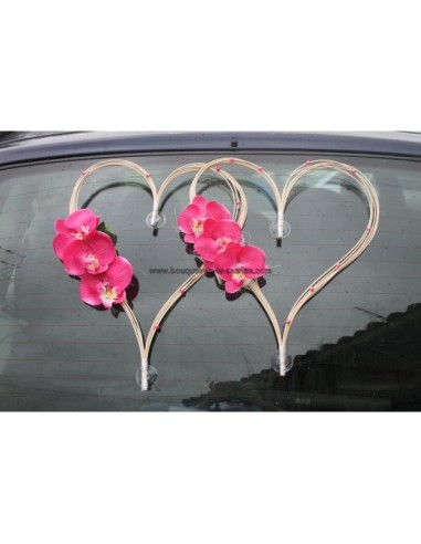 Décoration voiture mariage en cœur de rotin avec orchidées fuchsia