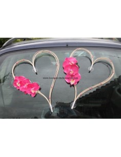 Décoration voiture mariage en cœur de rotin avec orchidées fuchsia 2