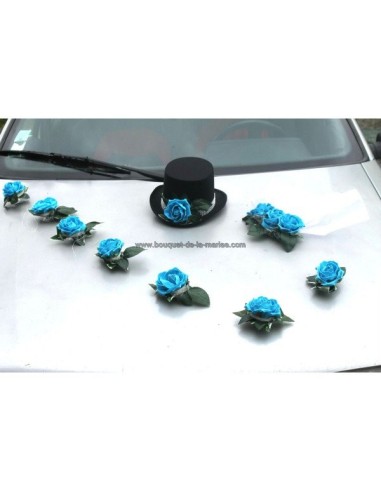 Décoration de voiture pour mariage avec roses turquoise, chapeau et voile