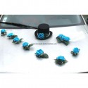 Décoration voiture pour mariage :roses turquoise, chapeau et voile