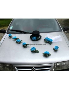 Décoration voiture pour mariage :roses turquoise, chapeau et voile 2