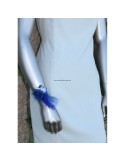 Bracelet de mariage fait avec des fleurs bleu roi et blanc