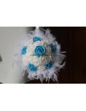 Bouquet pour mariage thème turquoise et blanc avec plumes et roses