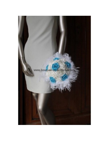 Bouquet pour mariage thème turquoise et blanc avec plumes et roses
