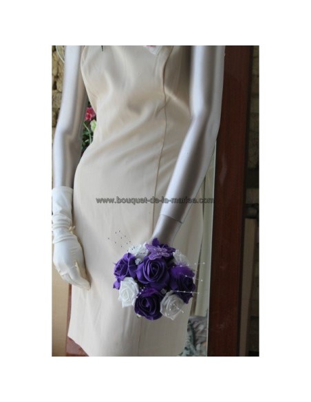 Bouquet demoiselle d'honneur thème violet avec plumes et perles