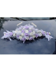 Décoration voiture de mariage plumes blanc, parme et gris argenté