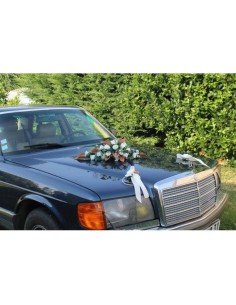 Bouquet florale pour voiture mariage arums chocolat et roses ivoire