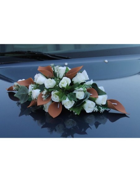Bouquet florale pour voiture mariage arums chocolat et roses ivoire