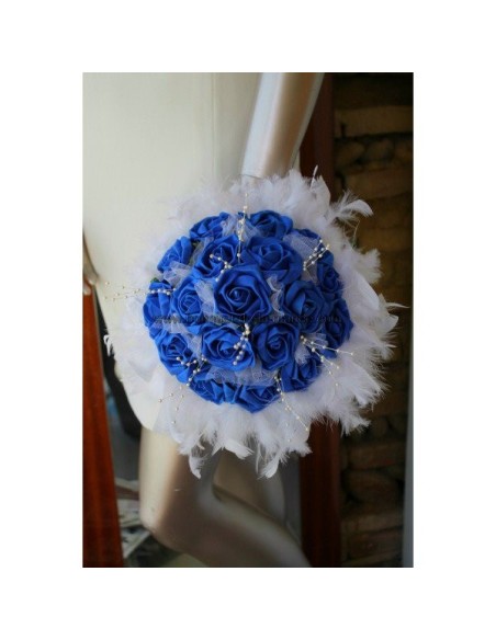 Bouquet de mariée rond roses et diamants bleu roi / royal Bouquet de mariée rond roses et diamants bleu roi / royal