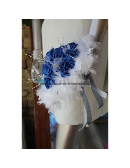 Bouquet de mariée rond roses et diamants bleu roi / royal Bouquet de mariée rond roses et diamants bleu roi / royal