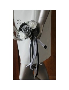 Bouquet demoiselle d'honneur roses noires gris argenté et blanc 2
