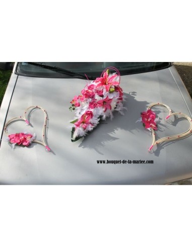 Gerbe de voiture 63cm avec 2 coeurs couleur fuchsia et blanc