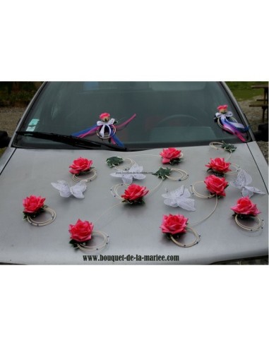 Décoration voiture pour mariage papillon et roses fuchsia et bleu roi