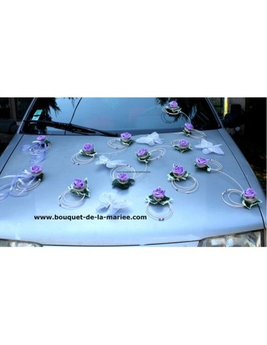 Décoration de voiture pour mariage avec papillon et roses parme