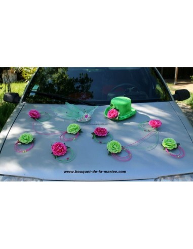 Décoration de voiture mariage coeurs, chapeau et voile thème fuchsia