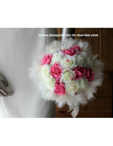 Bouquet de mariée Rond ivoire et fuchsia avec Roses, Plumes, Perles