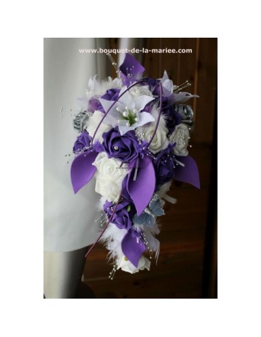 BOUQUET DE MARIÉE TOMBANT ARUMS VIOLET, DES ROSES ET LYS PERLÉ