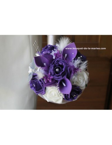 Bouquet demoiselle d'honneur arums violet avec plumes et perles