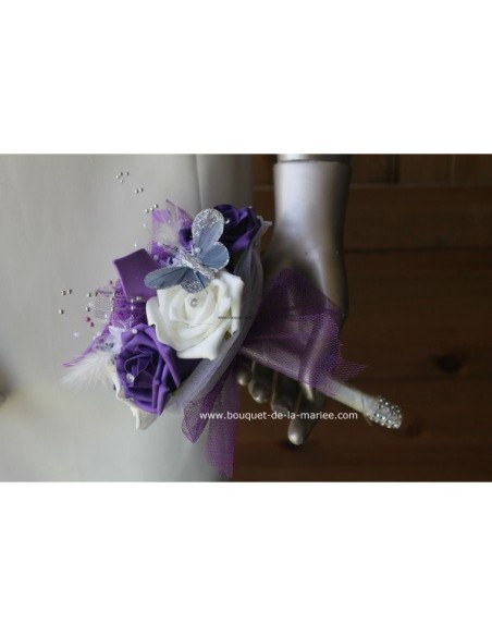 Bouquet demoiselle d'honneur arums violet avec plumes et perles
