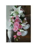 Bouquet mariée tombant rose clair et blanc Lys, Arums, orchidées