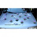 Décoration voiture mariage avec papillon et roses parme et blanc