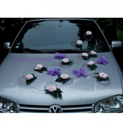 Décoration voiture mariage papillon et roses parme et rose clair