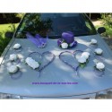 Splendide décoration voiture mariage violet