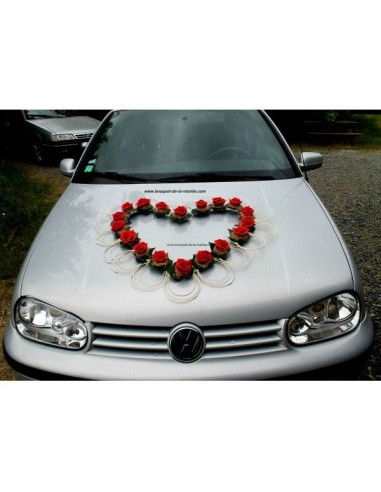 Décoration de voiture de mariage avec un Grand Cœur de roses