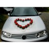 Décoration de voiture de mariage avec un Grand Cœur de roses