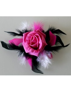Décoration pour verre à pied blanc fuchsia noir roses, plumes
