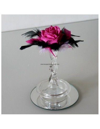 Décoration pour verre à pied blanc fuchsia noir roses, plumes