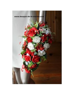 Bouquet de Mariage Tombant avec des roses rouges et blanches 2