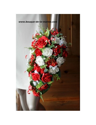 Bouquet de Mariage Tombant avec des roses rouges et blanches