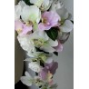 Bouquet mariage cascade ivoire et rose tendre avec roses, perles...