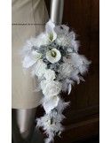 Bouquet de Mariage "Ange" avec des roses, arums, perles et plumes
