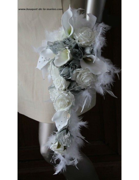 Bouquet de Mariage "Ange" avec des roses, arums, perles et plumes