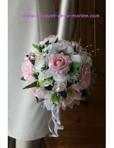 Bouquet de fleurs mariée roses couleur rose ou bordeaux perles