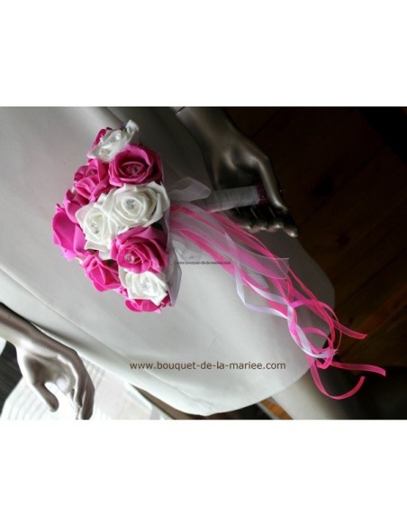Bouquet de mariée Rond thème ivoire, fuchsia avec des diamants