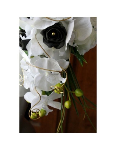 Bouquet de mariée pour mariage noir et blanc roses et orchidées
