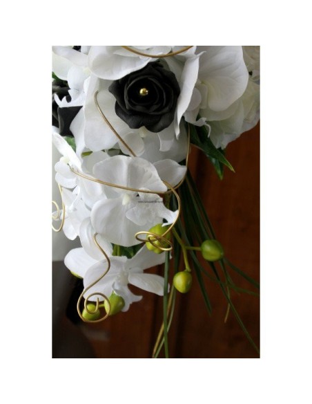 Bouquet de mariée pour mariage noir et blanc roses et orchidées