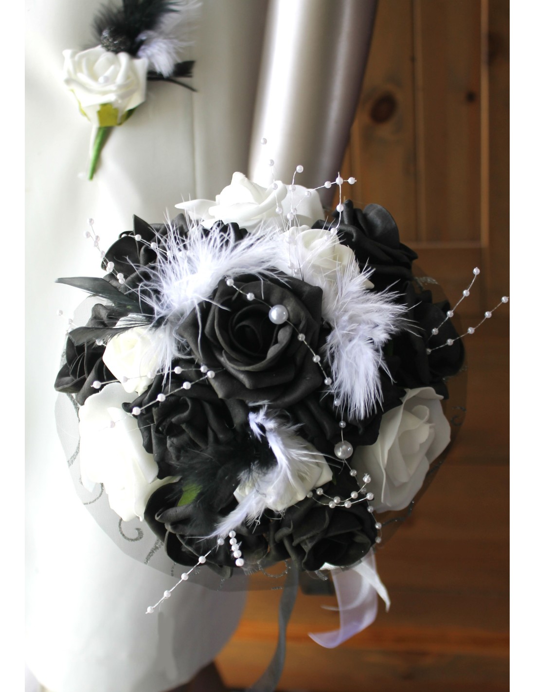 Bouquet de Mariée noir et blanc avec roses, perles, strass en PROMO