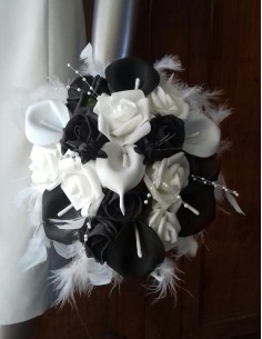 bouquet mariee artificielle noir et blanc arums