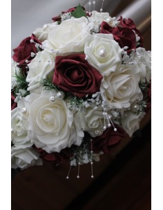 Promotion: Bouquet mariage tombant thème blanc cassé et bordeaux 2