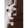 Promotion Bouquet mariage tombant thème blanc cassé et bordeuax