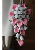 Bouquet cascade pour mariage fait avec des Arums Rose Clair